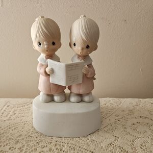 Precious moments, music box. Porcelain Figurine of Two Children in Pink